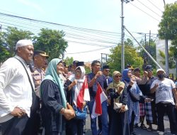 Ratusan Masyarakat Muslim Bali Geruduk Kantor DPD Bali Bentuk kekecewaan