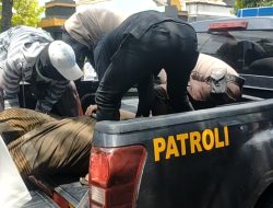 Patroli Harkamtibmas Operasi Mantab Brata Polres Sampang Evakuasi Warga Pingsan Di Jalan Raya Ke Puskesmas