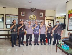 Kapolsek Mengwi Beserta BNNK Badung, Melaksanakan Test Urine Kepada Anggota Demi Menjagah Penyalahgunaan Narkoba
