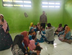 Sukseskan Sub PIN Polio, Polres Sampang Kawal Tenaga Kesehatan Lakukan Imunisasi