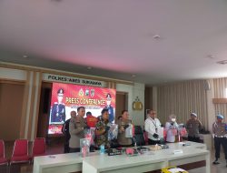 Polrestabes Surabaya Mengungkapkan Kasus Kematian 3 Personil Band Di Cafe Hotel Surabaya.