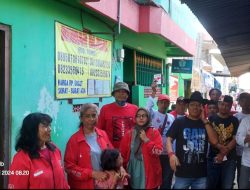 Blusukan di Pasar, Budi Leksono Caleg DPRD Kota Surabaya Bagi-Bagi 2000 Kaos