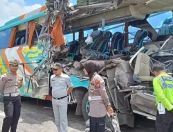 Polda Jatim Olah TKP Laka Lantas Bus Rombongan Ziarah Wali yang Tewaskan 5 Orang
