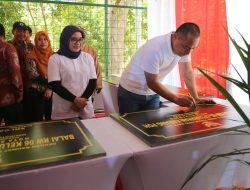 WALI KOTA ERI CAHYADI RESMIKAN SEJUMLAH FASILITAS PUBLIK DI KELURAHAN KARANGPOH, JADI BUKTI WARGA SURABAYA GUYUB RUKUN