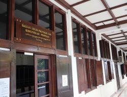 SEJUMLAH KANTOR DI PEMKOT SURABAYA MENGGUNAKAN AKSARA JAWA