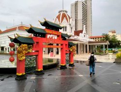 SAMBUT TAHUN BARU IMLEK, PEMKOT SURABAYA PASANG DEKORASI BERNUANSA PECINAN