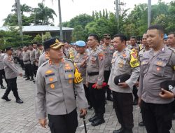 Kapolres Pimpin Gelar Apel Pengecekan dan Pemeriksaan Kesehatan serta Penampilan Anggota Polres Nganjuk