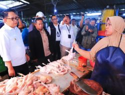 Pj.Gubernur Jatim Andhy Karyono Lakukan Kunjungan Kerja Tinjau Gudang BULOG Sidoarjo dan Pasar Larangan