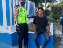 Anggota Polres Gresik Berhasil Temukan Pria yang Hilang Selama Lima Hari di pinggir jalan