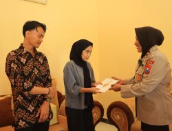 Polres Tuban Beri Motivasi Kepada Petugas KPPS Yang Mengalami Keguguran Saat Bertugas