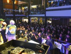 Kenalkan Iconnet Kepada Anak Muda Sidoarjo, PLN Icon Plus Gelar Konser Musik dan Stand Up Comedy