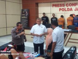 Polda Jatim Berhasil Ungkap 4 Pelaku Penjambretan Terhadap Beberapa Seorang Perempuan Termasuk Nenek-nenek