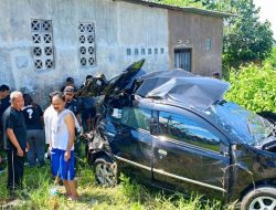 Polisi Lakukan Olah TKP Kecelakaan Mobil vs Kereta Api di Pakisaji Malang