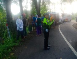 Polisi Olah TKP Laka Lantas di Jurang Rajekwesi Malang, 7 Penumpang Dievakuasi