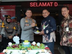 Dukung Zero Emisi, Polresta Malang Kota Terima Sertifikat Dekarbonisasi Partner dan Pohon dari Pertamina