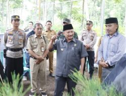 Kapolres Situbondo bersama Bupati Patroli Bersama Tinjau Kesiapan Logistik dan Pengamanan TPS Pemilu 2024