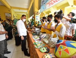215.646 PELAJAR SURABAYA SUDAH GUNAKAN KATEPAY, JAJAN DI KANTOR SEKOLAH CUKUP DENGAN UANG ELEKTRONIK