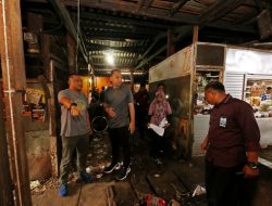 WALI KOTA ERI TINJAU PASAR SIMO SEBELUM DIREVITALISASI, TARGETKAN SELURUH PASAR SELESAI DIPERBAIKI TAHUN 2025