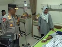 Kapolda Jenguk Para Korban “Alhamdulillah, Kondisi 10 Anggota Jibom Gegana Brimob Polda Jatim Baik Baik Saja”