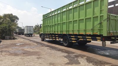 Gus Muhdlor Perbaiki Jalan Rusak Prambon PT Pakerin, Jalan Ditinggikan 20 Cm