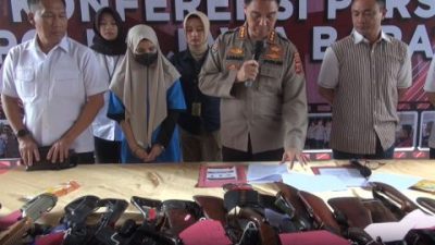 Polisi Berhasil Menangkap Ibu Rumah Tangga Atas Kepemilikan Senjata Api