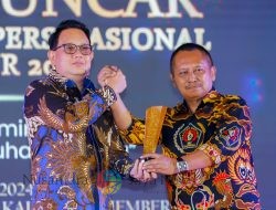 Berhasil Wujudkan Pemilu di Jatim Aman dan Kondusif, Pj. Gubernur Adhy Terima Prapanca Award 2024