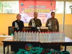 Polres Tuban Berhasil Mengamankan 244 Botol Miras di Gudang Gedongombo
