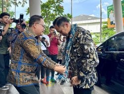 Dampingi Menteri ATR/BPN Serahkan Sertipikat Tanah Rumah Peribadatan, Pj. Gubernur Adhy Sebut Langkah Strategis untuk Berikan Kepastian Hukum
