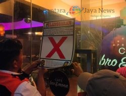 SatPol PP Sita 24 Botol dan Menyegel  2 RHU Kedapatan Jual Miras Saat Bulan Puasa 