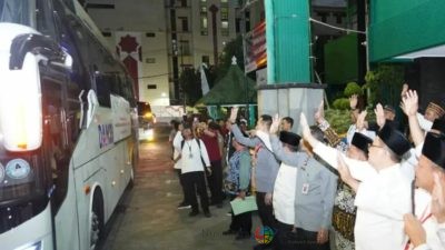 Pj Gubernur Jatim Lepas Kloter Pertama Jemaah Haji Asal Bojonegoro