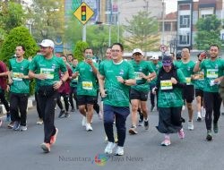 Pj. Gubernur Jatim Berangkatkan Ribuan Peserta Surabaya Medic Air Run 2024