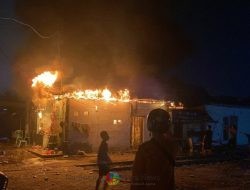 7 Rumah di Jalan Ambengan Surabaya Terbakar