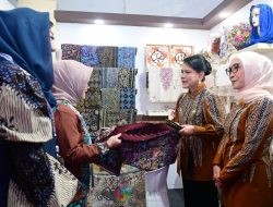 Isye Adhy Bangga Kain Batik Tuban Diborong Ibu Negara