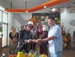 Bikin Betah Mahasiswa, FIKOM Unitomo Upgrade Ruang Perkuliahan