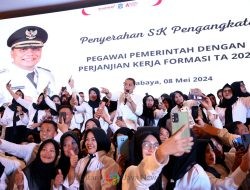 WALI KOTA ERI CAHYADI KEMBALI SERAHKAN 1.366 SK PENGANGKATAN PPPK SURABAYA