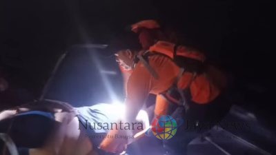 Petugas Gabungan Selamatkan Pria Tercebur di Sungai Jagir Surabaya