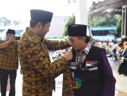 Plt. Bupati Sidoarjo: Pemkab Sidoarjo Fasilitasi 16 Bis Memberangkatkan CJH Sidoarjo ke Asrama Haji Sukolilo