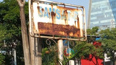 Ironi: Warga Diminta Tepat Waktu Bayar Pajak, Papan Nama Samsat Gayungan Tak Terurus