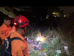 Evakuasi Pria Lansia yang Diduga Tertabrak Kereta di Jalan Pagesangan Asri