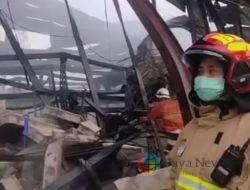 Kebakaran Gudang ATK di Surabaya, Pemadaman Berlangsung 6 Jam, Satu Mobil Box Ikut Hangus