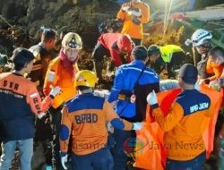 BPBD Jawa Timur Kirim Tim Reaksi Cepat dan Bantuan untuk Penanganan Longsor di Blitar