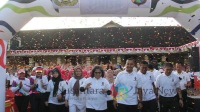 Meriahkan Hari Bhayangkara ke-78, Kapolres Kediri Kota Bersama Forkopimda Lepas Peserta Jalan Santai Bersama