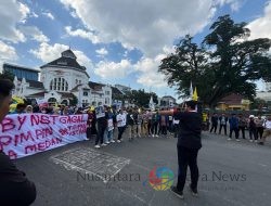Bobby Nst Gagal Pimpin Kota Medan” Tulisan di Kain Putih Mimbar Rakyat Cipayung Plus Kota Medan