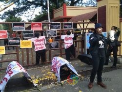 KKJ Sumut dan Aktivis Kamisan Desak Polda Sumut Ungkap Dugaan Aparat Terlibat Dalam Pembakaran Rumah Wartawan.