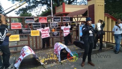 KKJ Sumut dan Aktivis Kamisan Desak Polda Sumut Ungkap Dugaan Aparat Terlibat Dalam Pembakaran Rumah Wartawan.