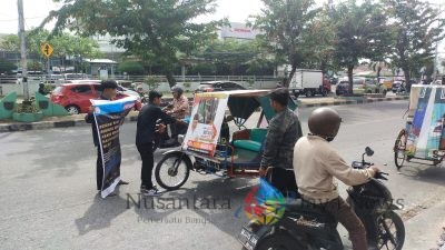 Antusias Masyarakat Tinggi, Jum’at Berkah Prof Ridha Berbagi Nasi Bungkus Ke Abang Becak
