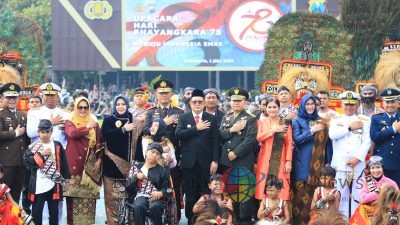 Piagam dan Pin Emas untuk Pj. Gubernur Jatim di Hari Bhayangkara ke-78