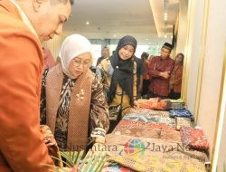 Inovasi dan Adaptasi, Pesan Pj. Ketua Dekranasda Jatim kepada Pengrajin Batik dan Tenun