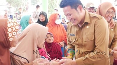 Tinjau Langsung, Plt Bupati Pastikan Bantuan Beras Tahan 3 Tepat Sasaran