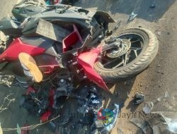 Pemotor Tewas Usai Tabrak Truk Pecah Ban di Jalan Krikilan, Gresik